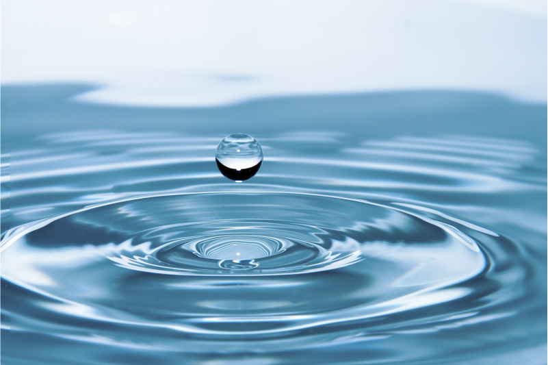 Water Essence. Uma marca da Diagfarma. Qualidade da água reagente para análise clínica laboratorial.